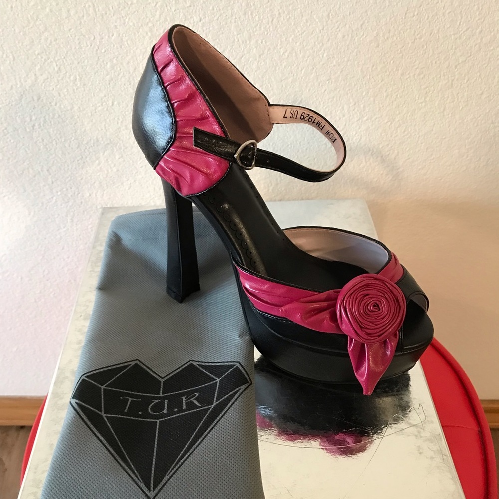 T.U.K. Hot Rose Peep Toe Heels 7